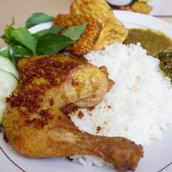 Paket Kenyang Nasi Uduk Ayam Paha Tahu Tempe