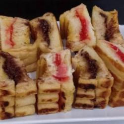 Roti Bakar Coklat Crunchy - Strawberry