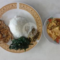 Nasi Paru Goreng Kremes