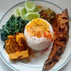 Nasi Ikan Lele Goreng