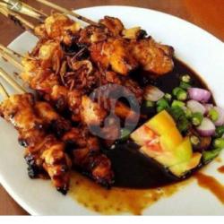 Sate Ayam 1 Porsi Bumbu Kecap Lontong