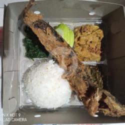 Nasi Kotak Lele Goreng Kremes