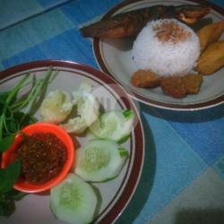 Nasi Uduk Lele Goreng