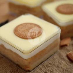 Regal Dessert Box