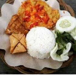 Nasi Telor Dadar Penyet