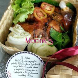 Paket Hampers Besek Ayam