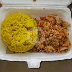 Nasi Kuning Ayam Geprek Ekstra Pedas