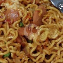 Indomie Goreng Topping Sosis