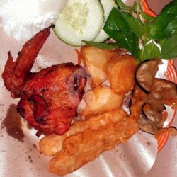 Ayam Goreng Sayap  Tahu  Tempe Terong(tanpa Nasi)