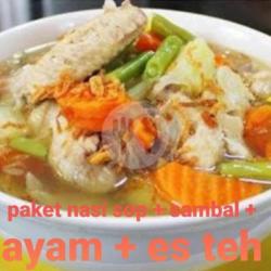 Nasi   Sayur Sop   Sambal   Ayam   Es Teh