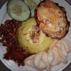 Nasi Kuning Telor Ceplok/dadar