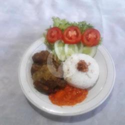 Nasi Ayam Geprek Bumbu Kacang   Sambal