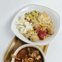 Mie Ayam Semur Plus Bakso