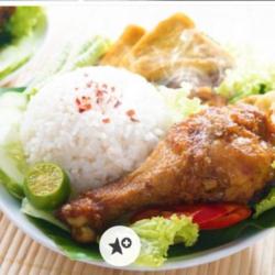 Nasi Ayam Goreng Komplit