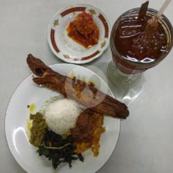 Nasi Ikan,telor,es Teh Manis