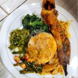 Nasi Ikan Lele Goreng   Telor Dadar   Sayur