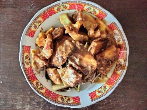 Rujak Cingur Yuk Rum