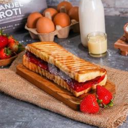 Roti Bakar Keju Strawberry Selai