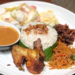 Nasi Uduk Betawi   Ayam Goreng