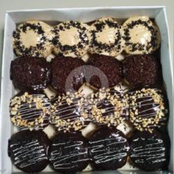 Donat Kentang Coklat Dan Tiramisu Isi 16pcs