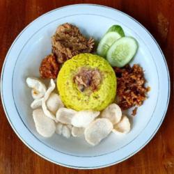 Nasi Kuning Rendang Daging