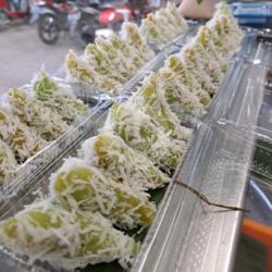Kue Lupis Ketan   Gula Aren Cair