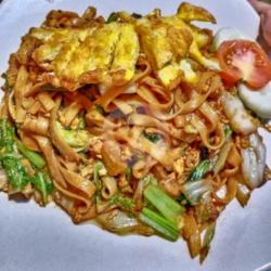 Kwetiaw Goreng Ayam Bakso Telur Ekstra Toping