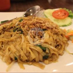 Kwe Tiow Goreng Telor