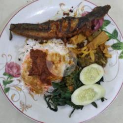 Nasi Ikan Goreng Lele