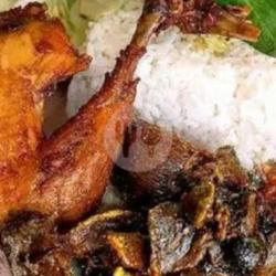 Nasi   Ayam Goreng   Telor Dadar Kecap   Tumis Sayur   Gratis Teh Manis