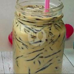 1 Cup Es Luwak Cingcau Hitam