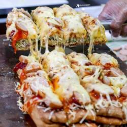 Martabak Telor Pizza Mozarella