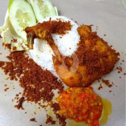 Paket Hemat Nasi Uduk Ayam Serundeng