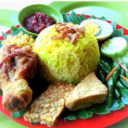 Nasi Kuning Ayam Kunyit