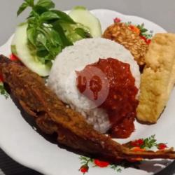 Sego Sambel Ikan Laut Goreng