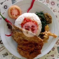 Nasi Ikan Mujaer Balado