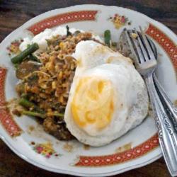 Nasi Pecel  Telor Dadar./ Balado   Orek Tempe,peyek