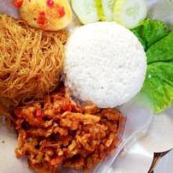 Nasi Uduk Tempe Orek Telor Iris