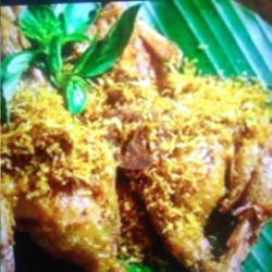 Ayam Ingkung Goreng Serundeng