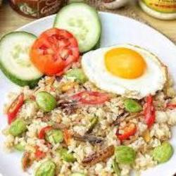 Nasi Goreng Pete Ikan Asin