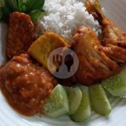 Nasi Uduk Pecel Ayam