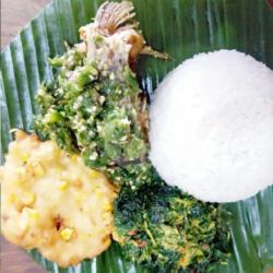 Nasi, Patin Sambal Ijo, Bakwan Jagung, Sayur