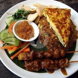 Nasi Goreng Seafood Juara Isi Bakso 2 Pcs Sate Ayam  Telur Dadar