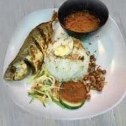 Nasi Ikan Laut Goreng...