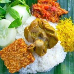 Nasi Usus Sapi Sambel Ndower