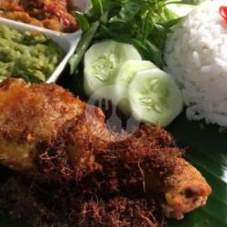 3 Nasi Ayam Laos