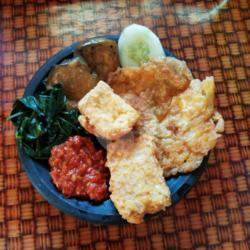 Nasi Penyetan Telur Tahu Tempe