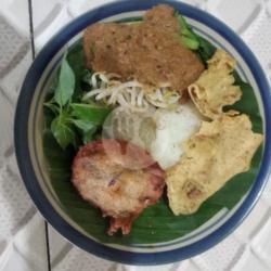 Nasi Pecel   Bakwan   Peyek