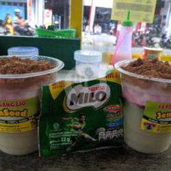 Es Pisang Ijo Toping Milo