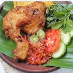 Nasi Penyetan Ayam Goreng Sambel Bawang Pedas Sedang